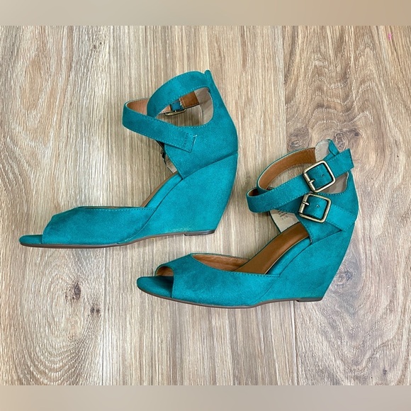 BC because music is my heartbeat Vegan Teal Suede Strappy Open Toe Wedge Sz 7.5 - Picture 6 of 6